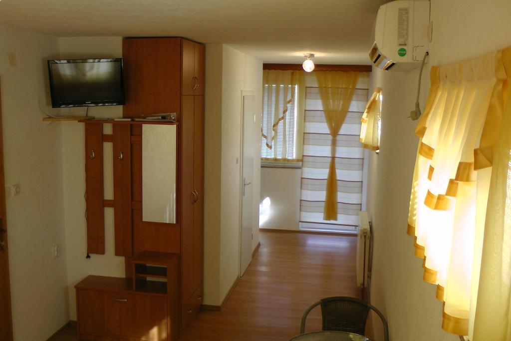 Apartment And Rooms Aracic Korenica Room photo